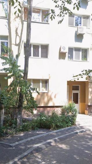 Apartament cu 3 camere decomandat în Apusului