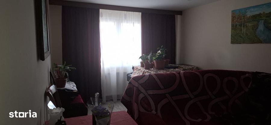 Apartament cu 3 camere decomandat în Dârste