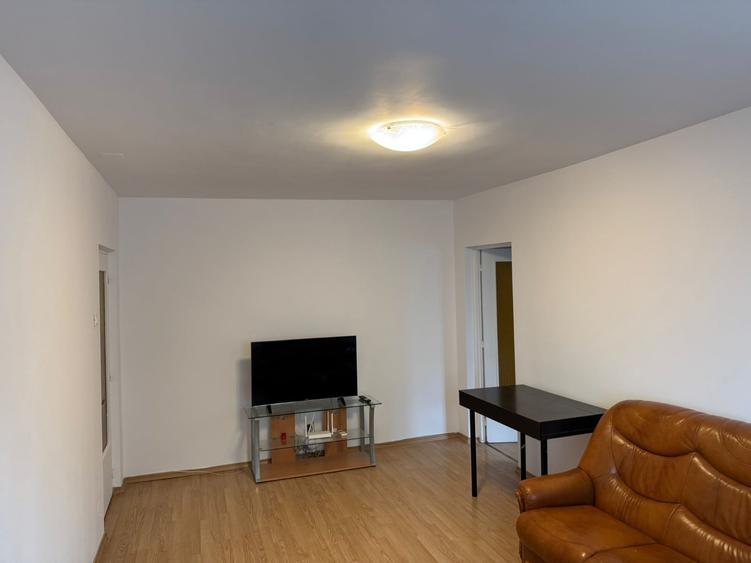 Apartament cu 2 camere semidecomandat, mobilat în Panduri