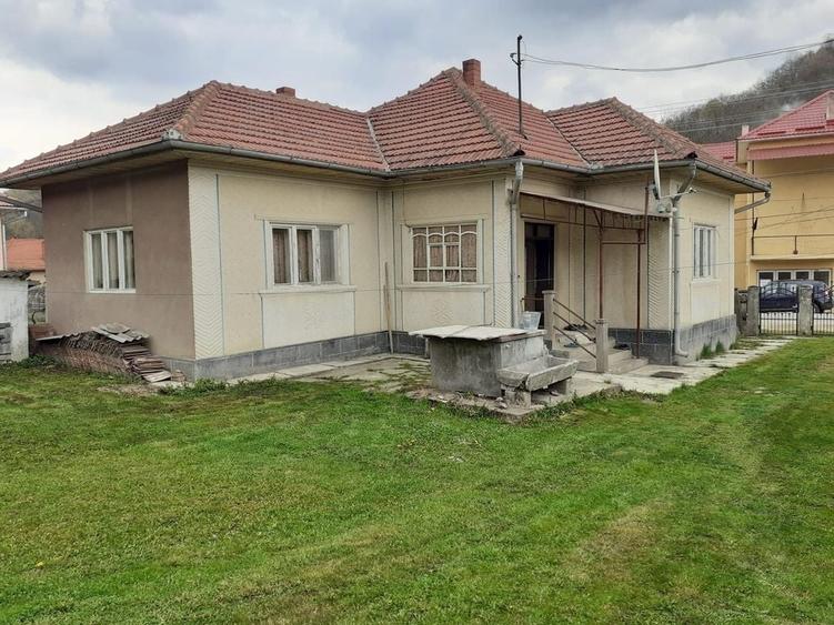 Casă cu 3 camere în Cristolț