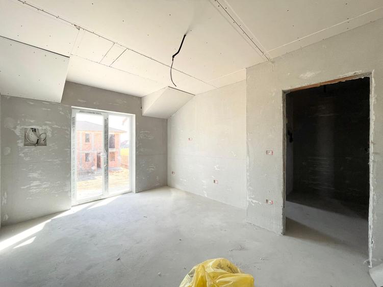 Duplex cu 4 camere cu Canalizare în Moșnița Veche