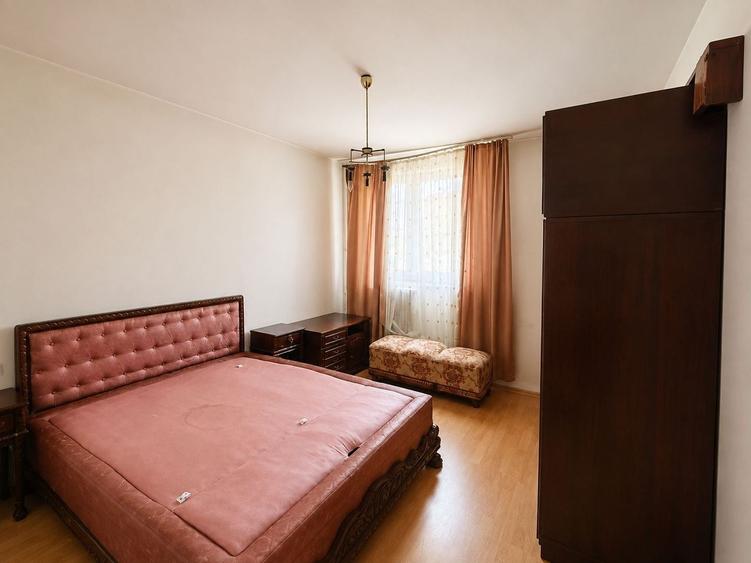 Apartament cu 3 camere semidecomandat în Titan