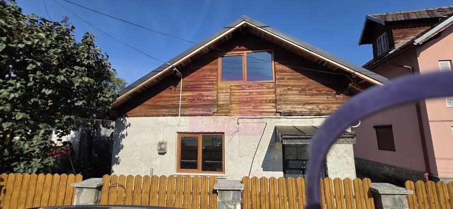 Casă individuală cu 4 camere cu Canalizare în Hidrojet