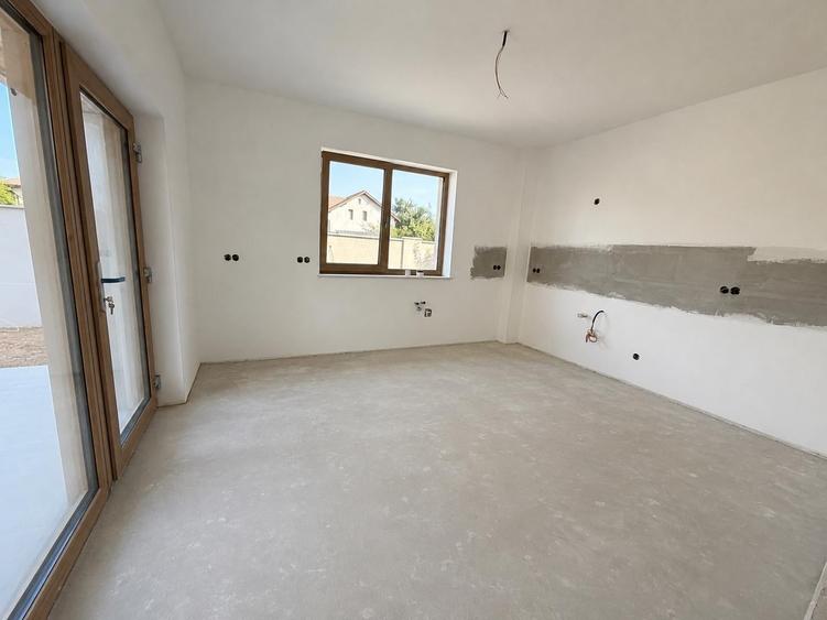 Casă individuală cu 5 camere cu Garaj în Cetate