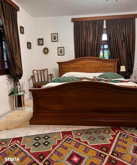 Casă cu 6 camere cu Teren 20000 Mp în Hangu