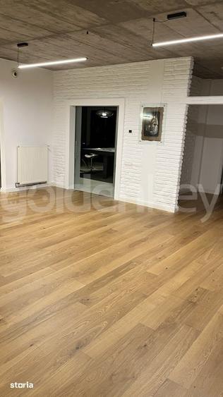 Casă cu 7 camere cu Teren 1000 Mp în Central