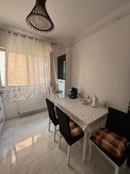 Apartament cu 2 camere decomandat în Craiovei