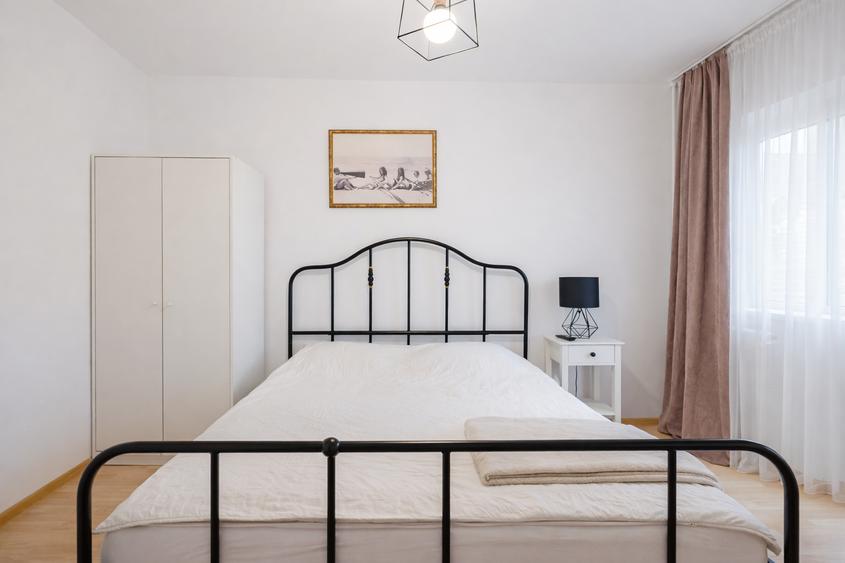 Apartament cu 2 camere decomandat, mobilat în Nord-Est