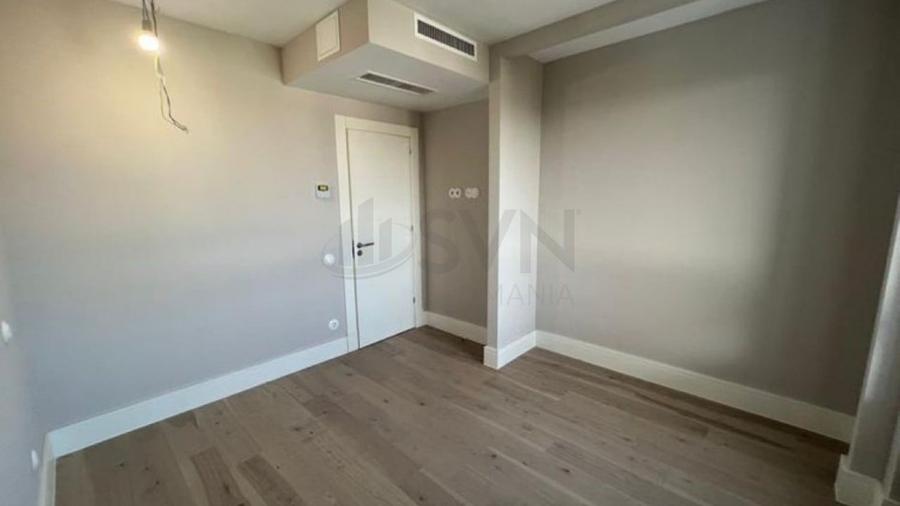Apartament cu 4 camere semidecomandat, mobilat în Pipera