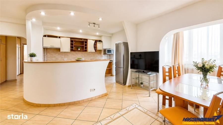 Apartament cu 3 camere decomandat în 13 Decembrie