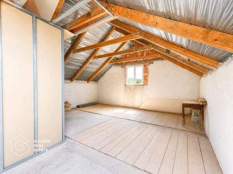 Casă individuală cu 5 camere cu Teren 1578 Mp în Șiria