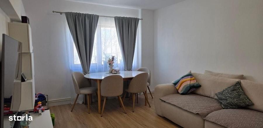Apartament cu 3 camere decomandat în Tomis III
