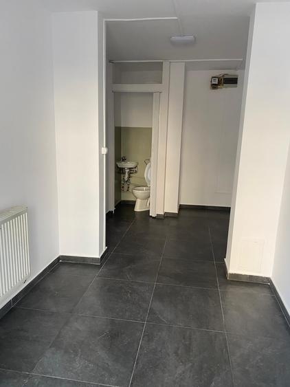 Spațiu comercial, de 15 mp, în Decebal