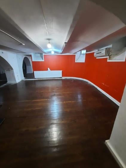 Apartament cu 5 camere semidecomandat în P-ța Victoriei