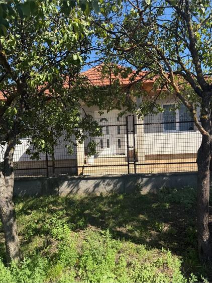 Casă cu 2 camere cu Teren 750 Mp în Central