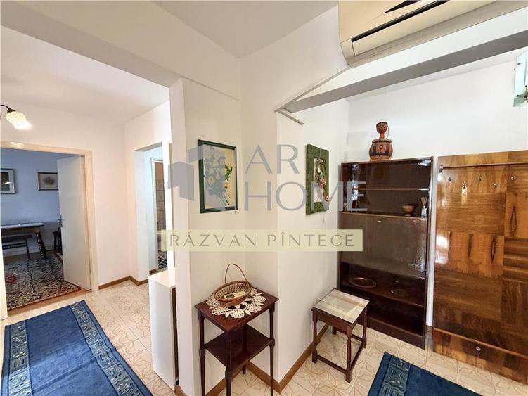 Apartament cu 3 camere decomandat, mobilat în Ultracentral
