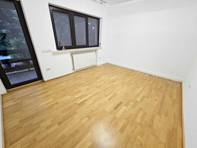 Apartament cu 3 camere decomandat, mobilat în Casin