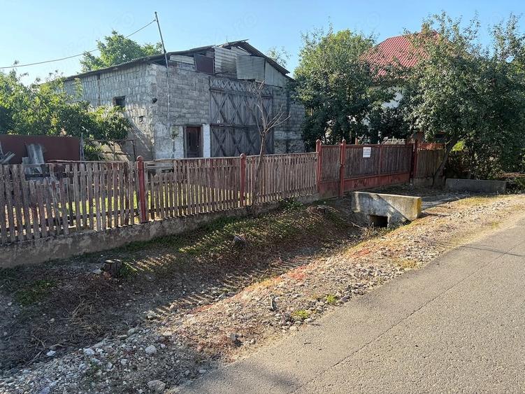 Teren de 702 mp, în Medieșu Aurit