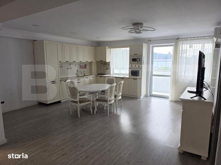 Apartament cu 3 camere decomandat în Sud