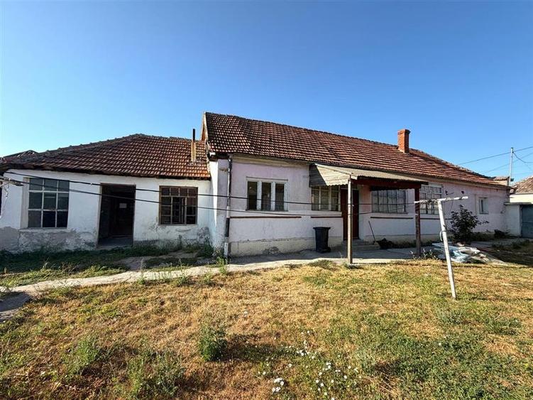 Casă cu 3 camere cu Teren 990 Mp în Tărian