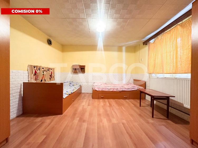 Casă individuală cu 2 camere cu Canalizare în Plopilor