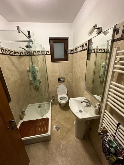 Casă individuală cu 6 camere cu Canalizare în Central