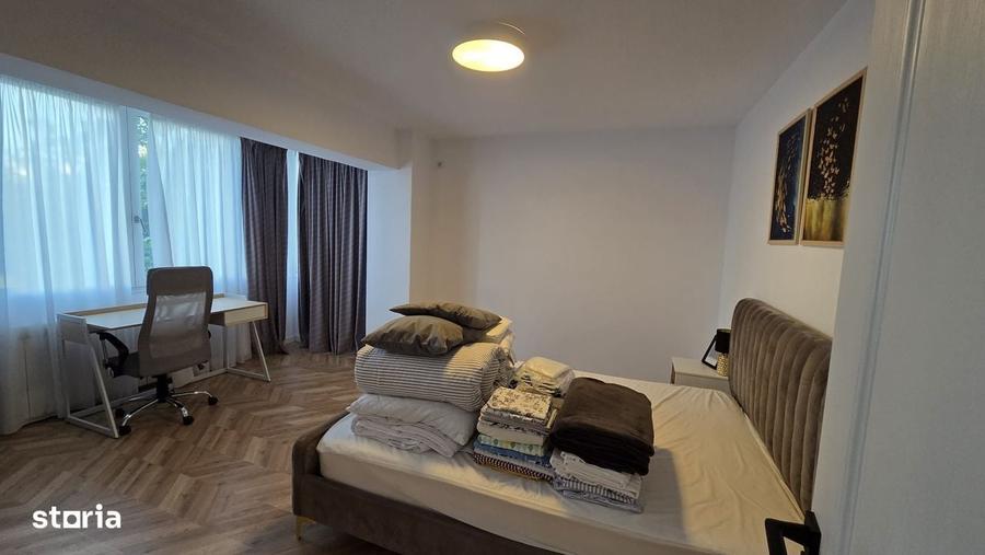 Apartament cu 3 camere semidecomandat în Splai Bahlui