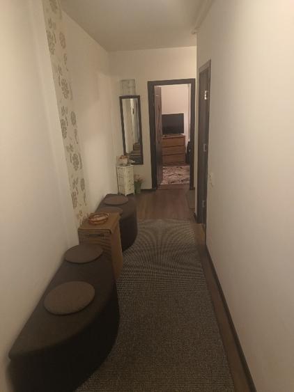 Apartament cu 3 camere decomandat, mobilat în Florești