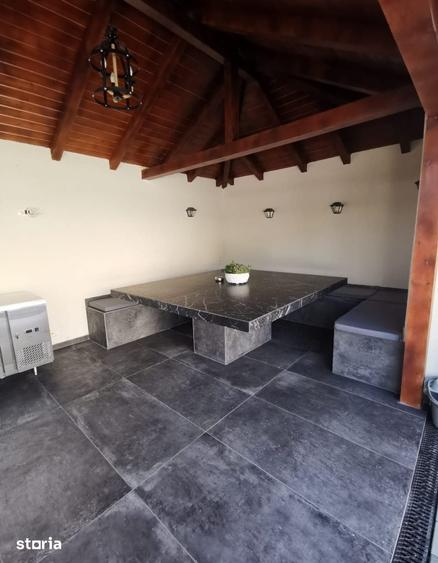 Casă cu 8 camere cu Teren 1600 Mp în Giarmata
