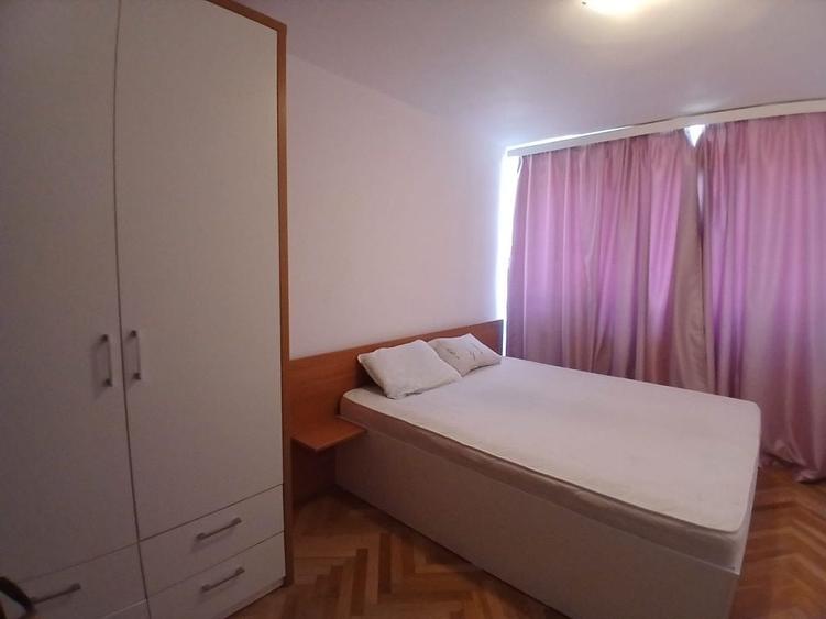 Apartament cu 3 camere decomandat în Complex Studențesc