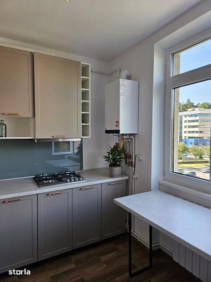 Apartament cu 3 camere decomandat în Astra