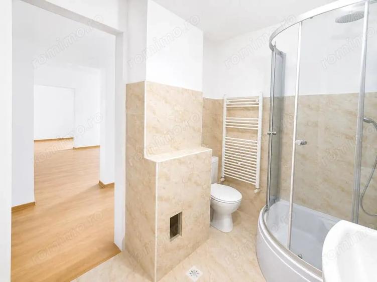 Apartament cu 3 camere semidecomandat în Mărăței