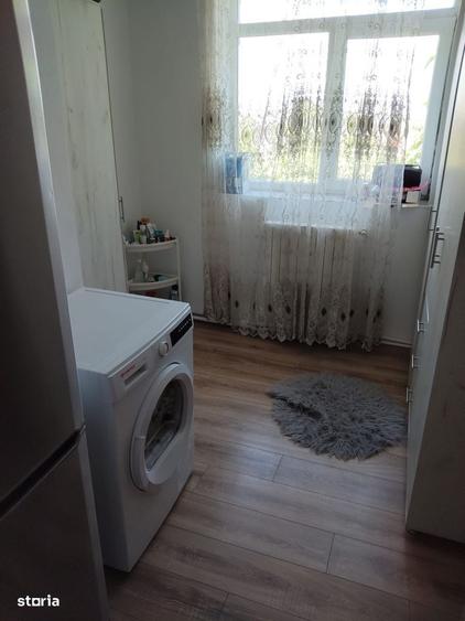 Apartament cu 3 camere semidecomandat în CET