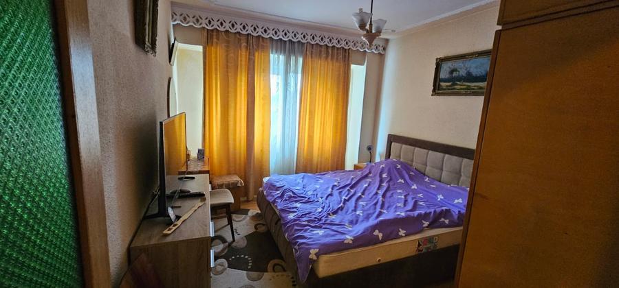 Apartament cu 3 camere decomandat, mobilat în Moinești