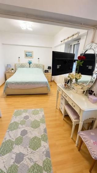 Apartament cu 3 camere decomandat, mobilat în Central