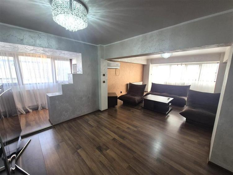 Apartament cu 3 camere decomandat în Călărași