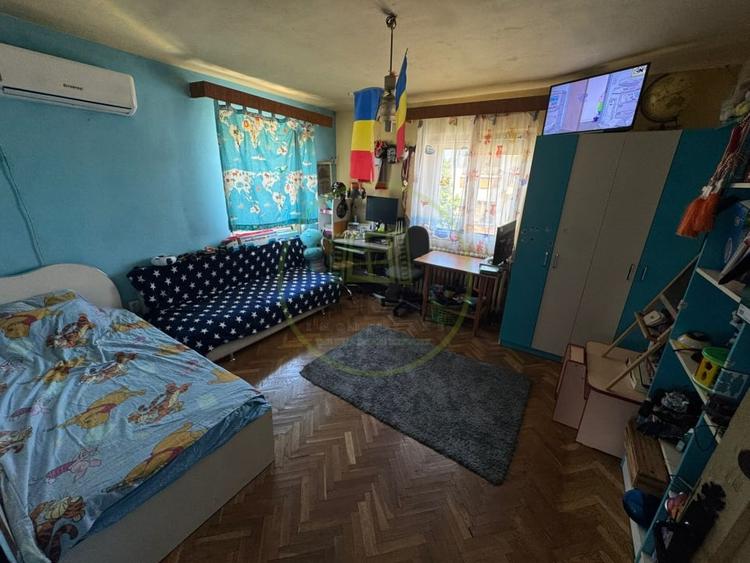 Casă individuală cu 5 camere cu Canalizare în Central