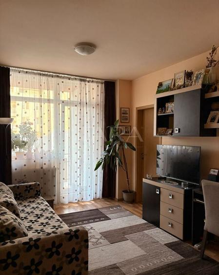 Apartament cu 3 camere semidecomandat în Iris