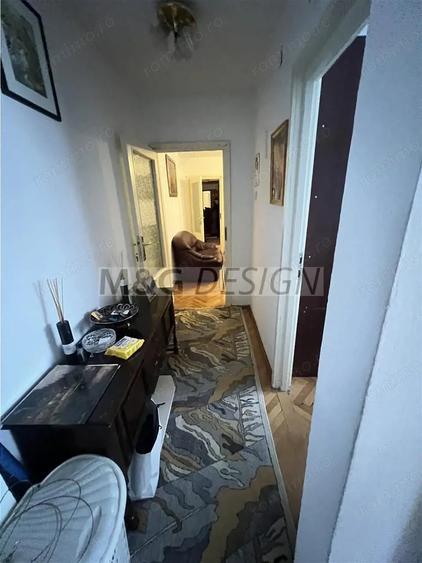 Apartament cu 4 camere semidecomandat în Central