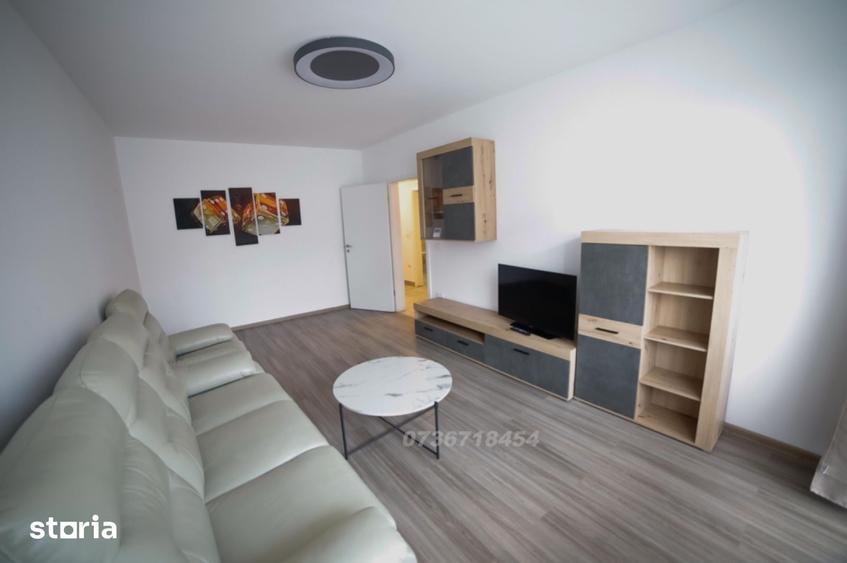 Apartament cu 2 camere decomandat în Tractorul