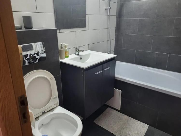 Apartament cu 2 camere decomandat, mobilat în Vitan