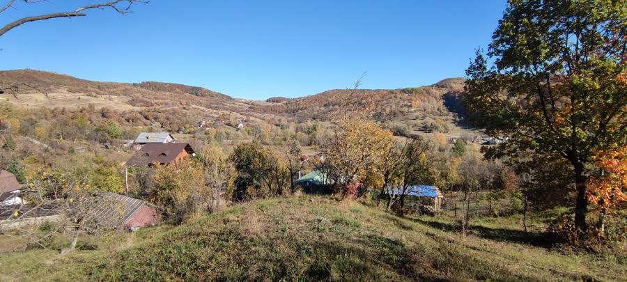 5.400 mp teren cu două construcții,  acces din 2 străzi, zonă de deal - 4