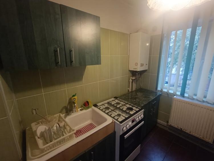 Apartament cu 2 camere semidecomandat, mobilat în Dumbrava 2
