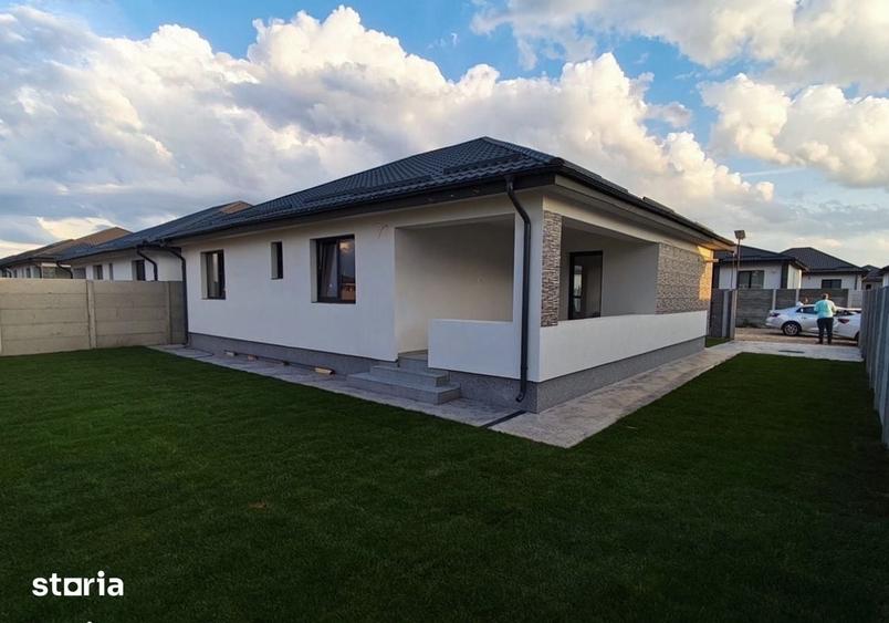 Casă cu 4 camere cu Teren 390 Mp în Joița