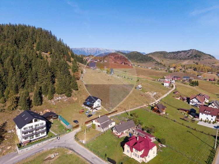 Teren Construcții intravilan de 4500 mp, în Fundata