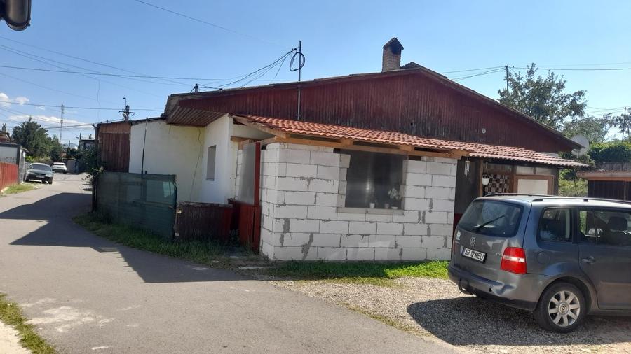 Apartament cu 2 camere decomandat în Petrești