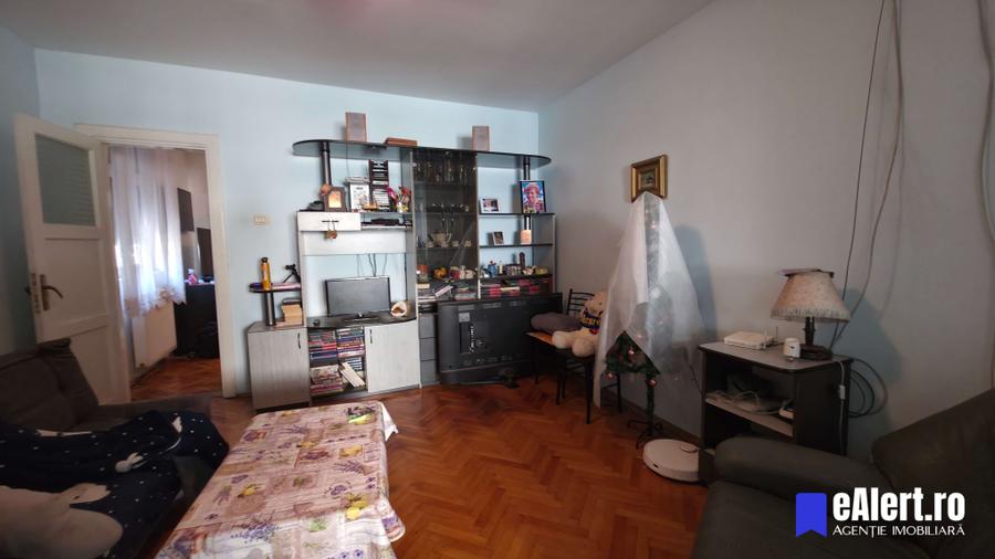 Casă cu 3 camere cu Garaj în Vatra Luminoasă