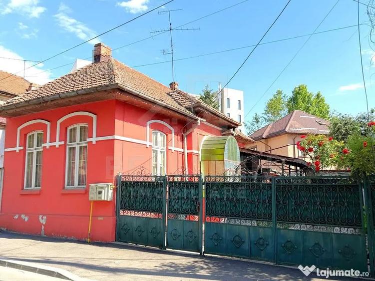 Casă cu 4 camere cu Teren 273 Mp în Central