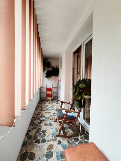 Apartament cu 3 camere semidecomandat în Titan
