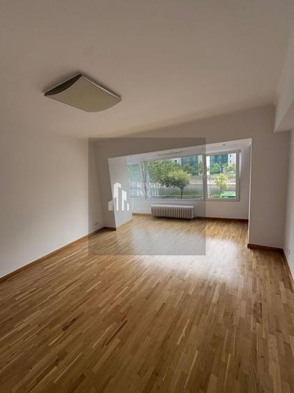 Apartament cu 4 camere semidecomandat în Unirii